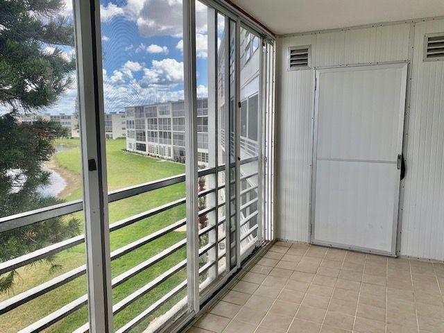 Building Photo - 3063 Ainslie Dr