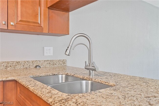 Building Photo - 606 Gerald Ave