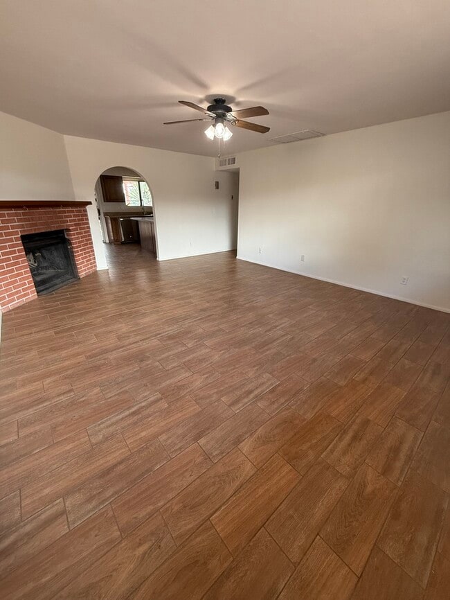 Building Photo - HOUSE FORE RENT