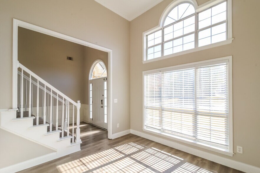 Building Photo - 453 Aviemore Loop