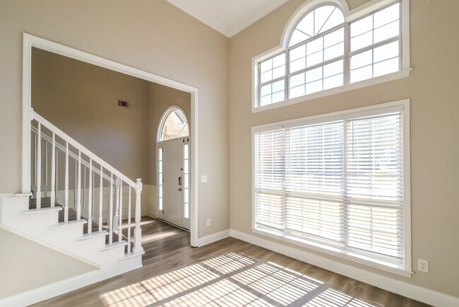 Building Photo - 453 Aviemore Loop