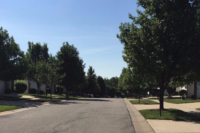 Building Photo - 1350 Parkview Estates Dr