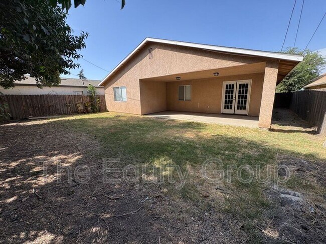 Building Photo - 1747 W Connelly Ave