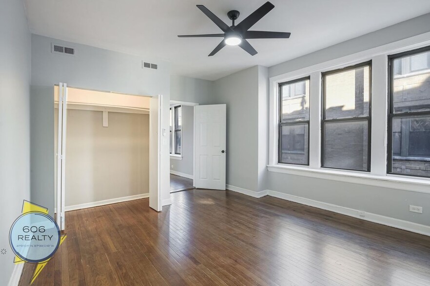 Building Photo - 1022 E Hyde Park Blvd