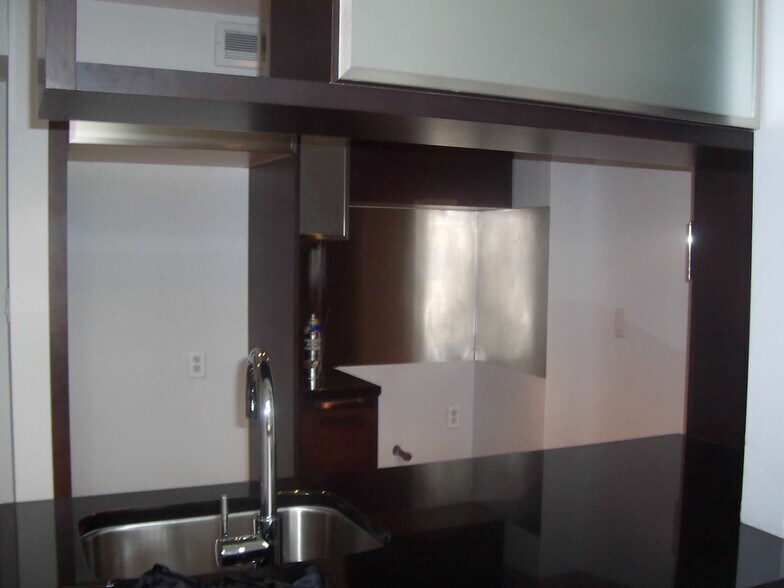 Building Photo - 42 Scholes St