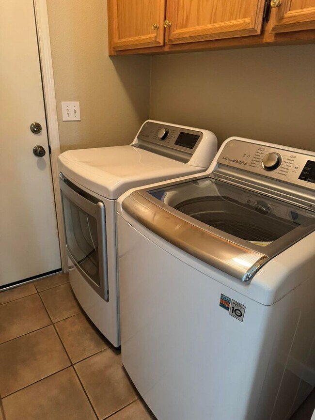 Building Photo - Home for Rent in Carmichael, CA