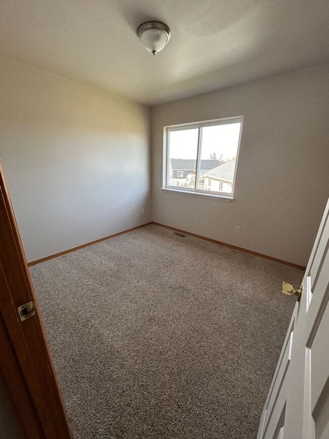Building Photo - Three bedroom townhome with fenced backyard
