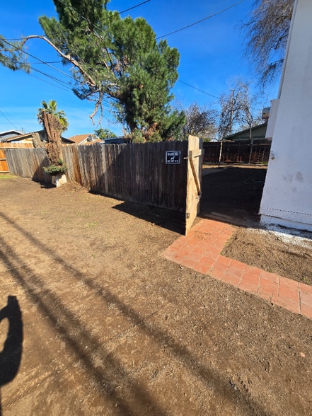 Building Photo - 7164 N Maroa Ave