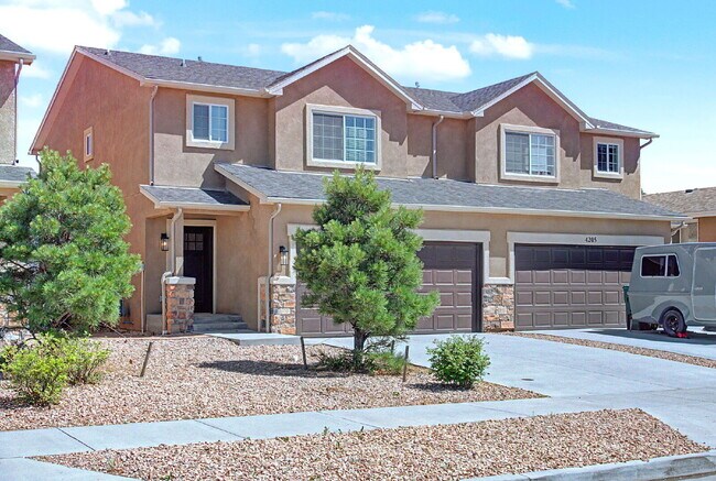 Building Photo - 3 bedroom - Date St