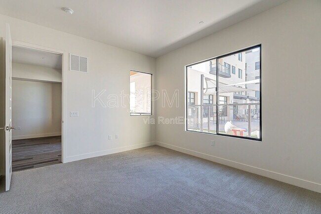 Building Photo - 7300 E Earll Dr