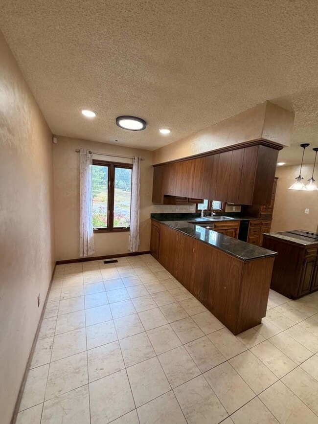 Building Photo - 4427 Edgewood Cir