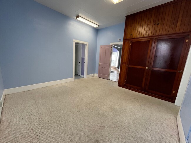 Building Photo - Charming 2-Bedroom Home Downtown Available...