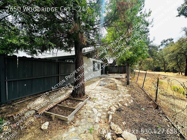 Building Photo - 2650 Woodridge Ct