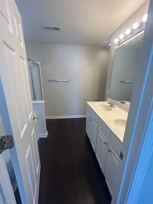 Building Photo - 4293 Kelso Dr