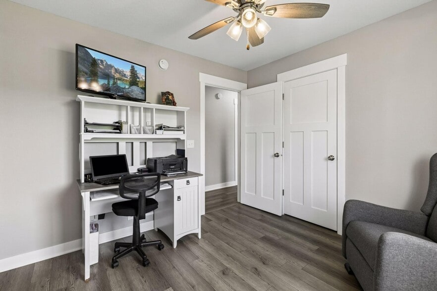 Building Photo - 720 Deer Trl