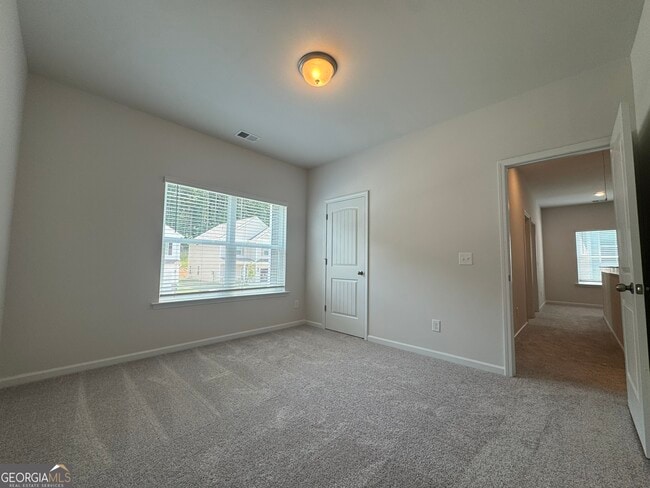 Building Photo - 124 Sycamore Ln