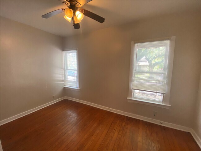 Building Photo - 2010 Taft St