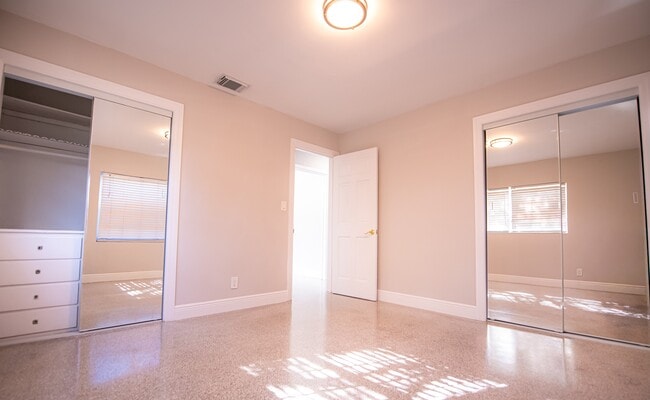 Building Photo - 259 Bloomfield Dr