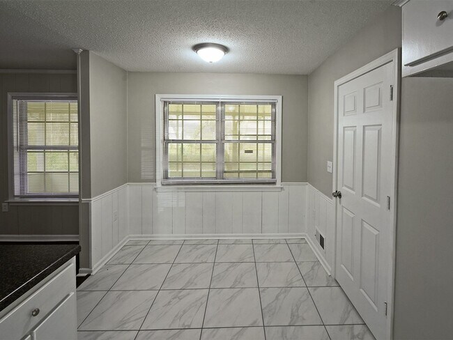 Building Photo - NEWLY UPDATED  3 bed 2 bath home in Bartlett.