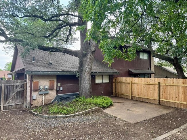 Building Photo - 907 Milford Way