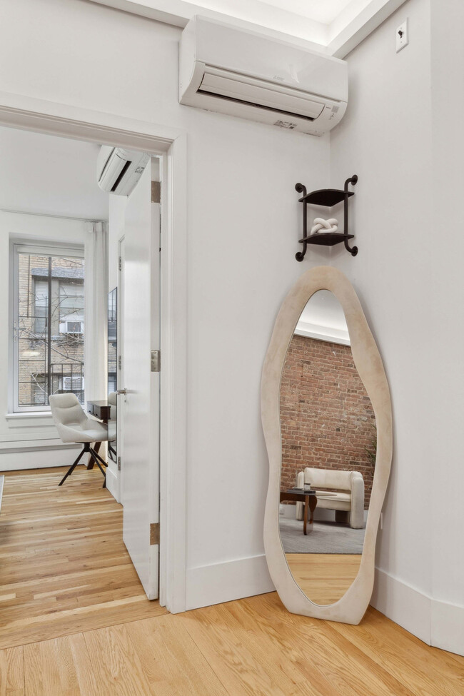 Building Photo - 125 E 83rd St