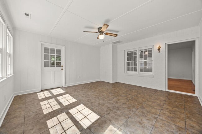 Building Photo - 3 Bed 2 Bath Just Outside Downtown Lilling...