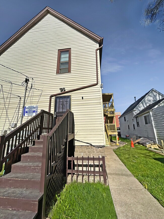 Building Photo - 11014 S State St