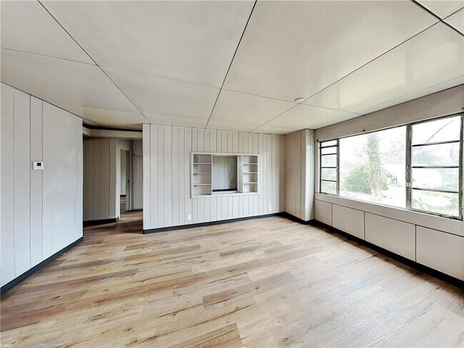 Building Photo - 832 Burchill St SW