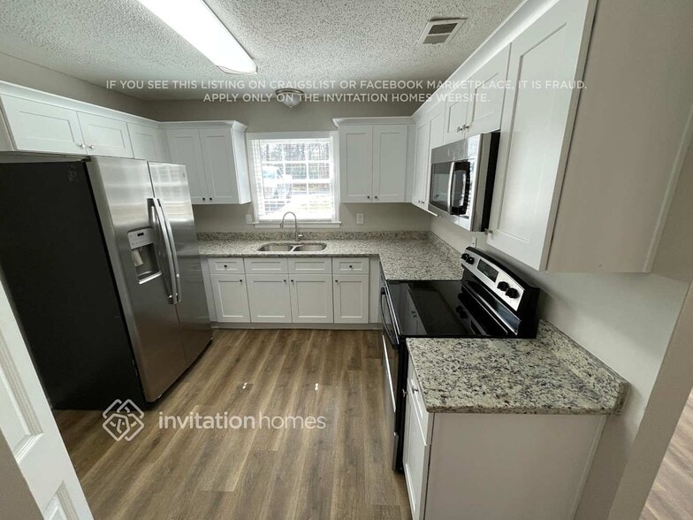 Building Photo - 10437 White Pine Rd