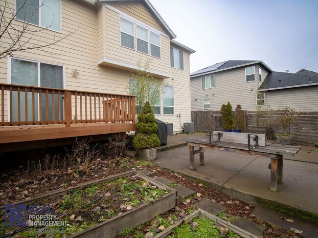 Building Photo - 650 NW Willow Glen Pl