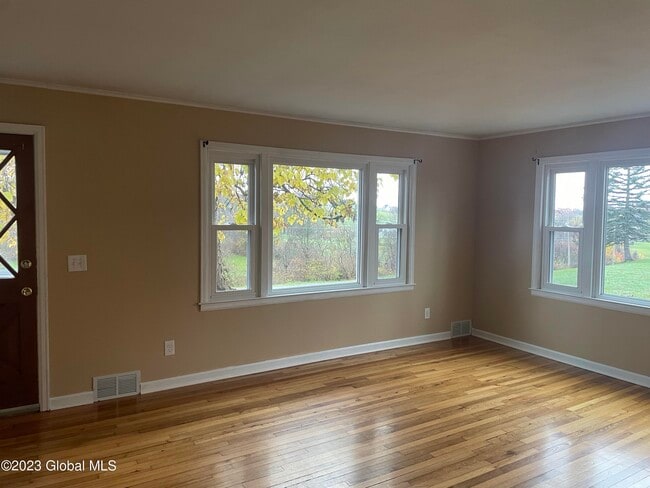 Building Photo - 154 Weatherwax Rd