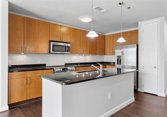Building Photo - 711 Cosmopolitan Dr NE