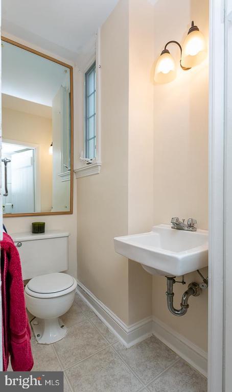 Building Photo - 515 Manor Rd