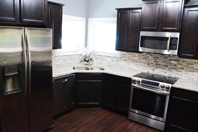 Building Photo - Lakefront Condo for Rent in Hot Springs
