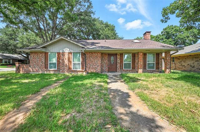 Primary Photo - 2720 Trail Oak Ct