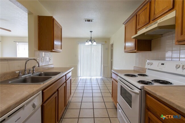 Building Photo - 1203 Fox Creek Dr