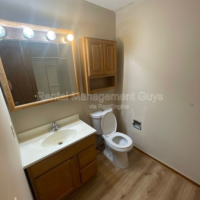 Building Photo - 3319 Longfellow Ave