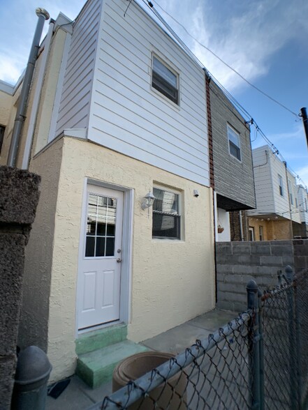 Building Photo - 1905 Fitzgerald St