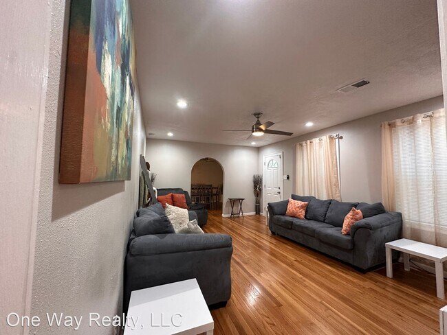 Building Photo - 3 br, 1.5 bath House - 3714 Yale Street