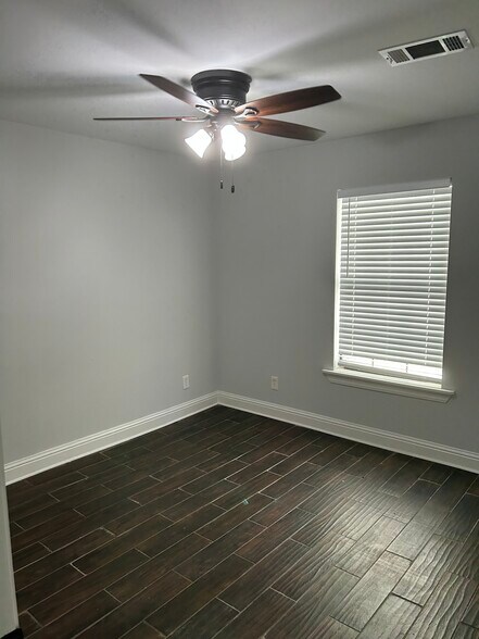 Building Photo - 193 Chevrolet St