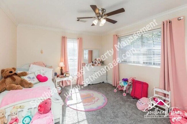 Building Photo - 6030 Zenith St