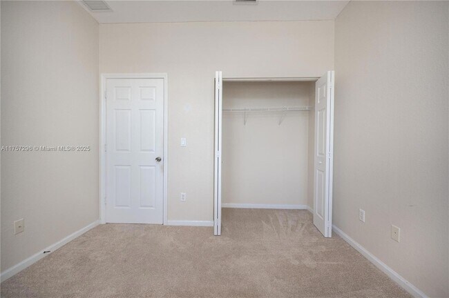 Building Photo - 445 NE 21st Ave