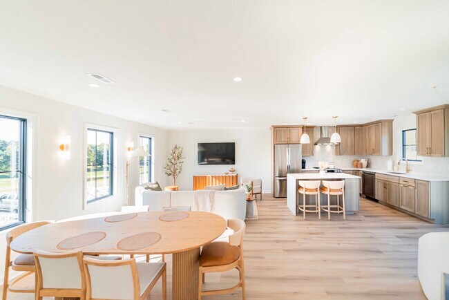 Building Photo - 14550 South Ave