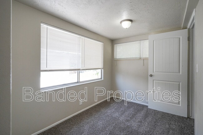 Building Photo - 276 W 700 N
