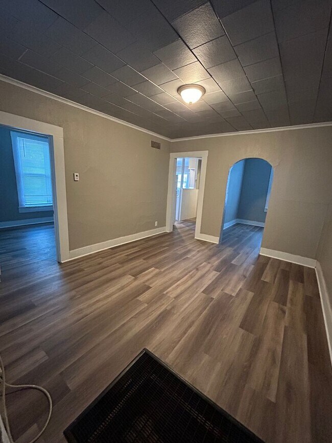 Building Photo - 316 E Park St