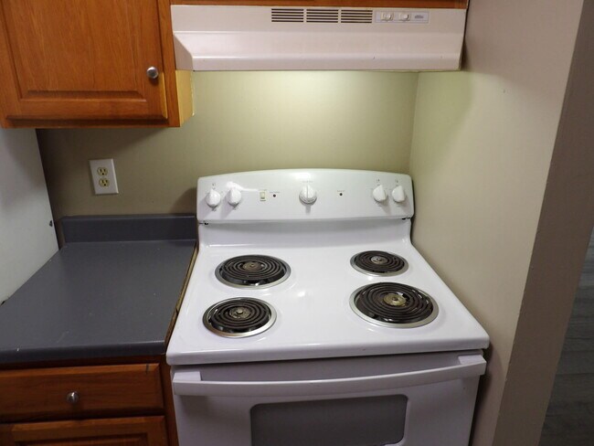 Building Photo - 140 Landings Dr