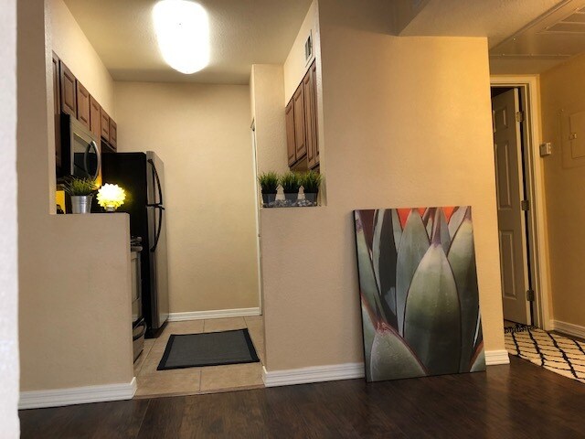 Building Photo - 1745 E Glenn St