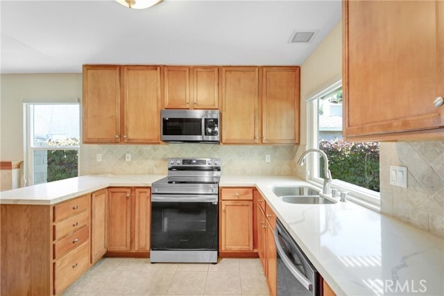 Building Photo - 10346 Alta Loma Dr