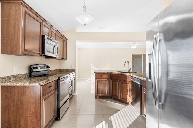 Building Photo - Spacious 3BR Home with Tile Floors & Spa-Like Primary Suite – Marion Oaks