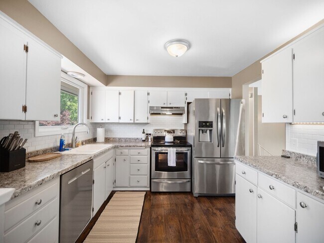 Building Photo - Spacious 4-Bedroom Pet-Friendly Home in North Spokane